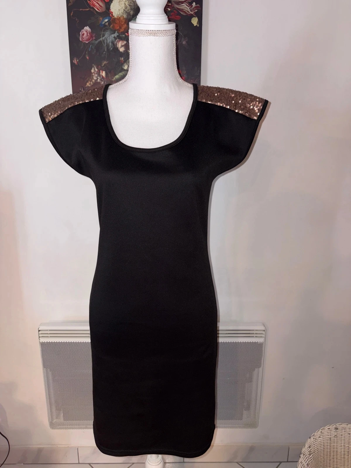 Robe moulante à manches courtes noir à sequins Cache cache taille 38 / M